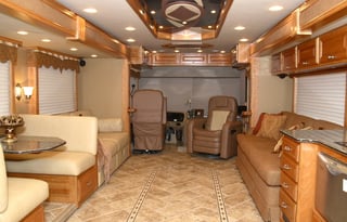 2007 Foretravel Phenix 445
