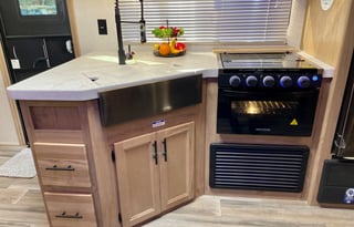 JJ’s Family Getaway Camper Rental