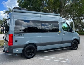 Thor Motor Coach Synergy 19P