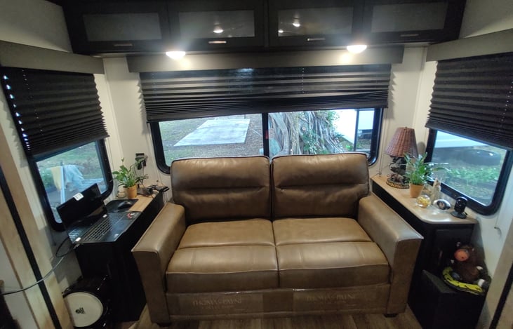 Full Size Pullout Sleeper/Couch