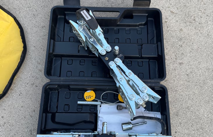 Scissor wheel lock / chucks - Provided