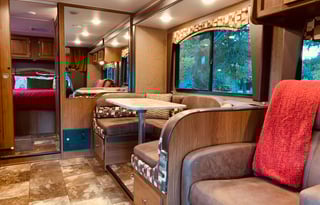 Lucy - Luxury RV for Your Stay in Camp Sherman