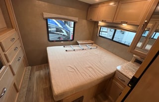 30' Thor 10 Sleeper w Bunks 2 SlideOut Rooms WiFi