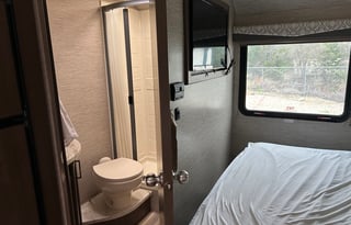 2025 Thor Freedom Elite - Home-like amenities!