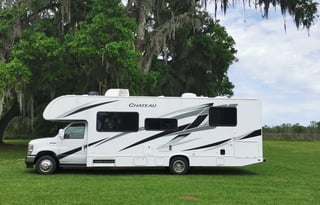 2025 Thor Chateau 30ft. RV -free private shuttle