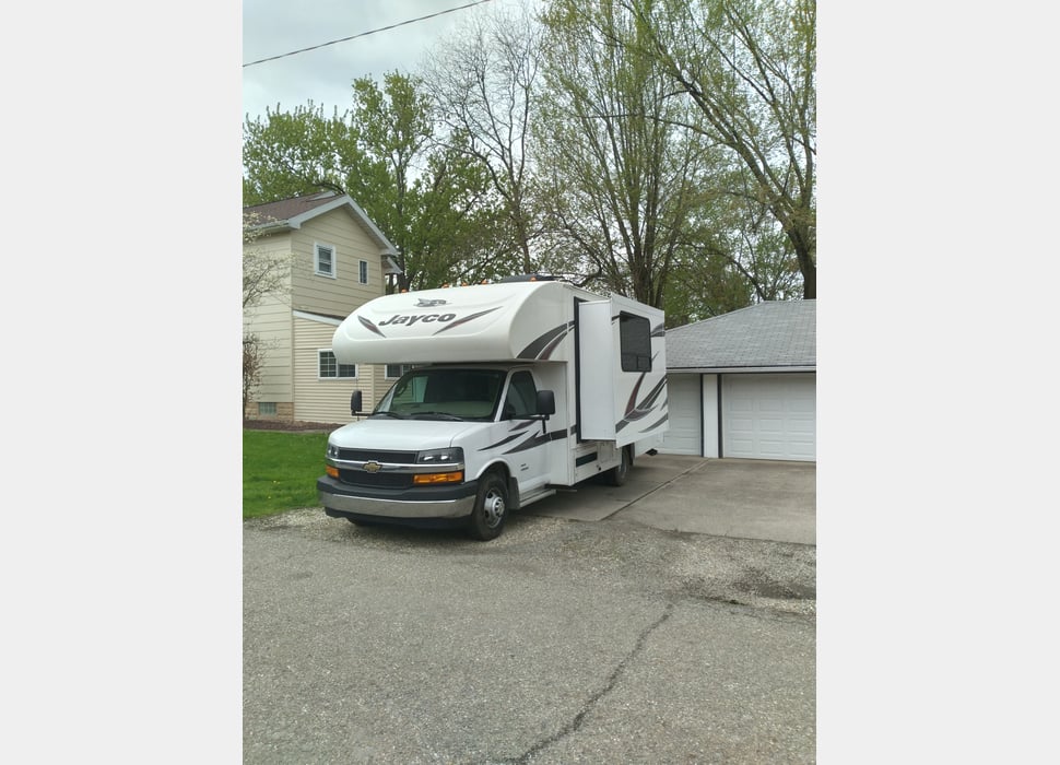 Class C Motor Home rentals in Cuyahoga Falls
