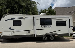 Cozy Family Camper | Sleeps 6 | Delivery Available