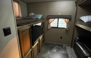 Steve and Candis ReZerve 5th Wheel Bunkhouse