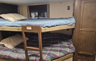 Family & Pet-Friendly Bunkhouse | Delivery Only