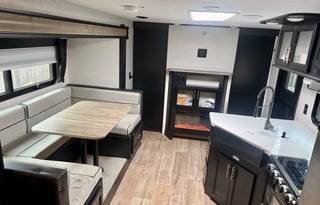 Family RV—Sleeps 8, Fully Stocked & Pet Friendly