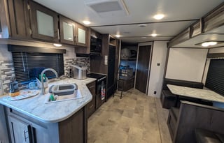 Dogwood - Coleman Lantern 262BH - Sleeps 8