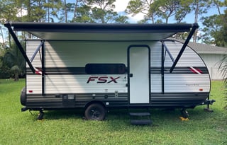 2021 Modern Dog Friendly RV Rental
