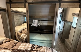 Comfortable Pet Friendly RV Loaded with Extras!!