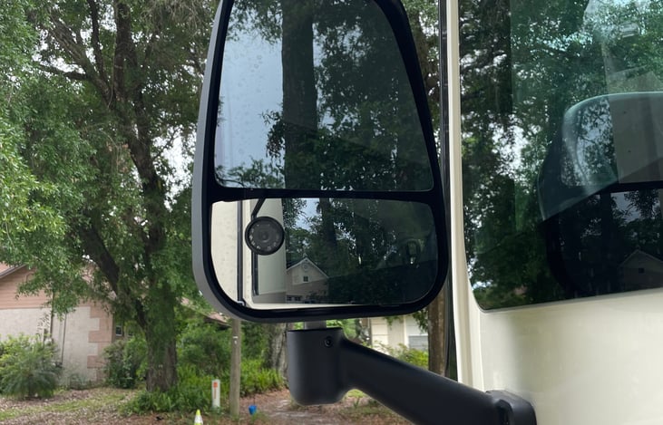 Turn signal cameras left and right