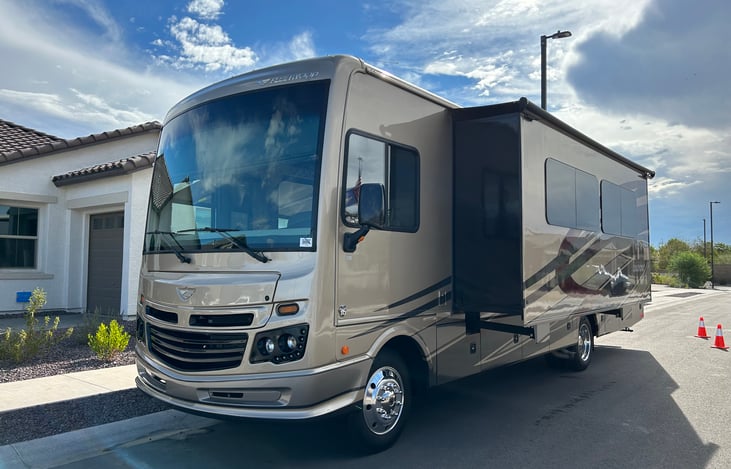 Living area slide out