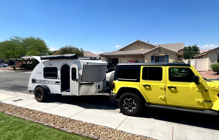 180-degrees batwing canopy on passenger side of trailer.
