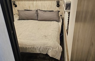 Schaefer's Condo on Wheels!