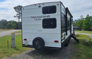 Great Family Getaway w/ Bunk House (DELIVERY ONLY)