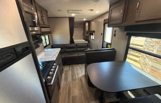 Spacious Clean 29' Jayco Travel Trailer