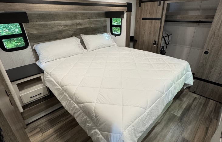 Brand new memory foam king mattress.