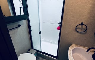 ****Adventure-Ready Family Camper – Sleeps 8***