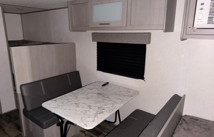 Convertible dinette to bed