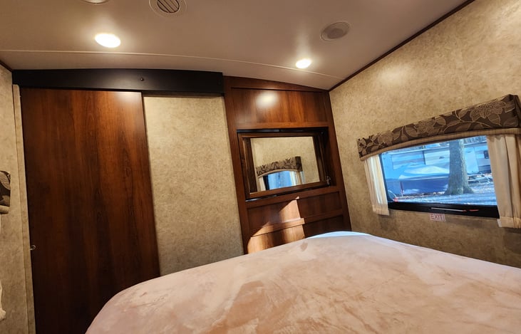 TV spins Mirror by day, TV by Night