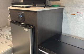 2022 Free Solo | Cozy Lightweight Sleeps 4