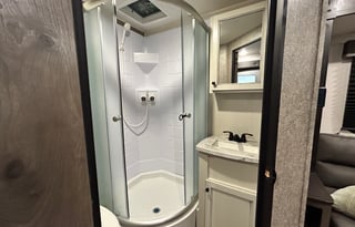 (Unit 30) Starcraft Light Weight Rear Living