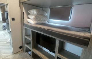 2 bedroom, 2 full baths, fifth wheel