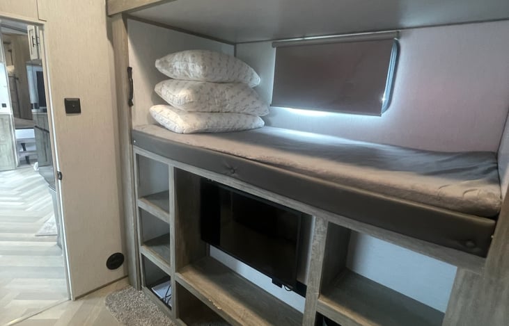 Rear bedroom 2 of 2 bunk beds, TV