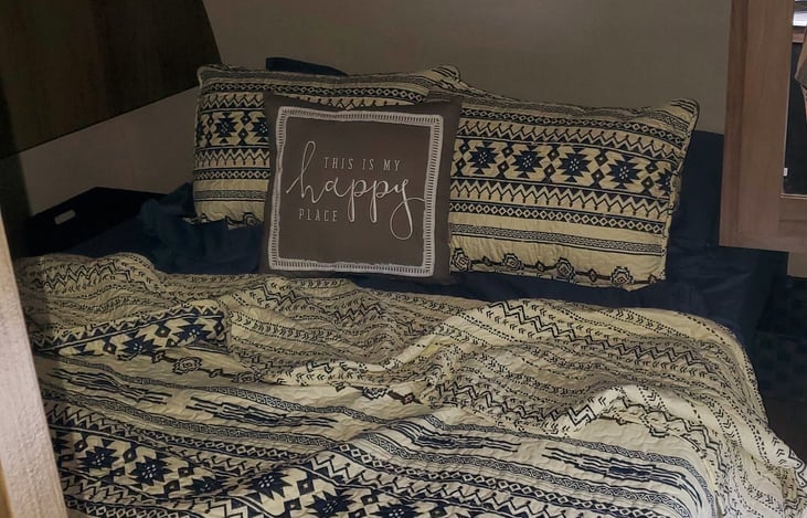 Queen size 8in cool gel mattress. Sheets available Upon request.  I do not offer towels. There are some toiletries such as toothpaste and shampoo also bars of soap.