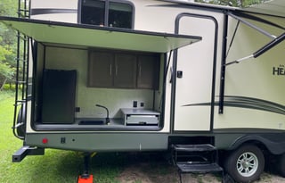 Pet Friendly and Kid Approved Spacious Camper