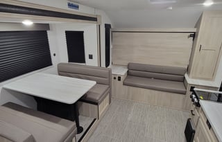 2024 EAST TO WEST Silver Lake LE 18BHLE