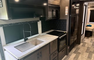 Pet/festival friendly RV WITH washer/dryer!!!