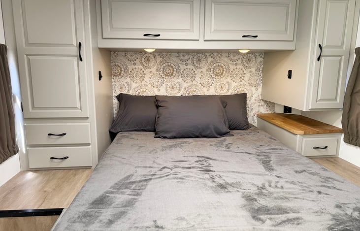 Spacious RV bedroom with cozy queen bed – comfortable retreat after EDC, Burning Man or camping