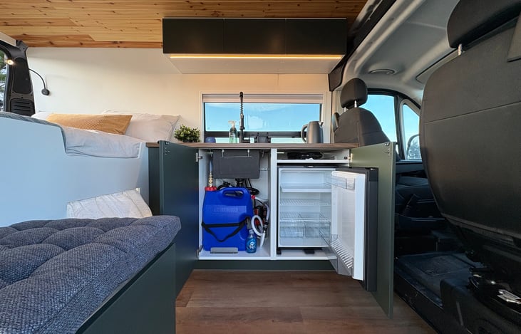 Fridge and under sink plumbing with refillable water supply