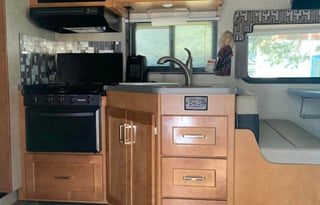 National Park-friendly Class C sleeps 8!