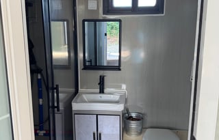 THE RIVERS NEST: Tiny Home On Applegate River