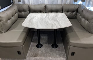 Fully Equipped Family Friendly Bunkhouse Camper