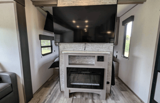 Coleman Lantern | Large Modern Bunkhouse sleeps 9