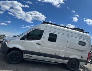 Winnebago Revel 44E