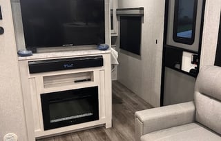 Glamp in Style — 2024 285BH with Dual AC & Bunks!