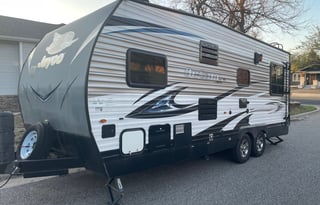 Super Light Toy Hauler, Sleeps 6, Lots of Extras!