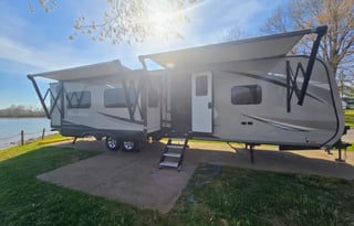 The Easy Living Retreat | Spacious RV + 1.5 Bath