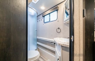 "Wheely" The Camper -Jayco Feather 24BH CLEAN!