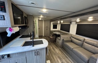 Delivery Only** Room for the entire family!!