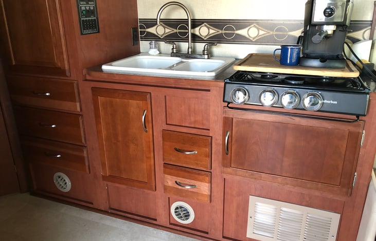 Electronic thermostat, upgraded hardware and faucet. range with clip protective covers and full central heating and air conditioning.