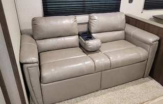 MoJo's 2019 Summerland Sleeps 10