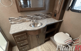 2018 LuxuryThor 35M, 2 Bath-Laundry Room